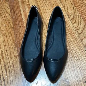 Like new FRYE Regina ballet flat (black)